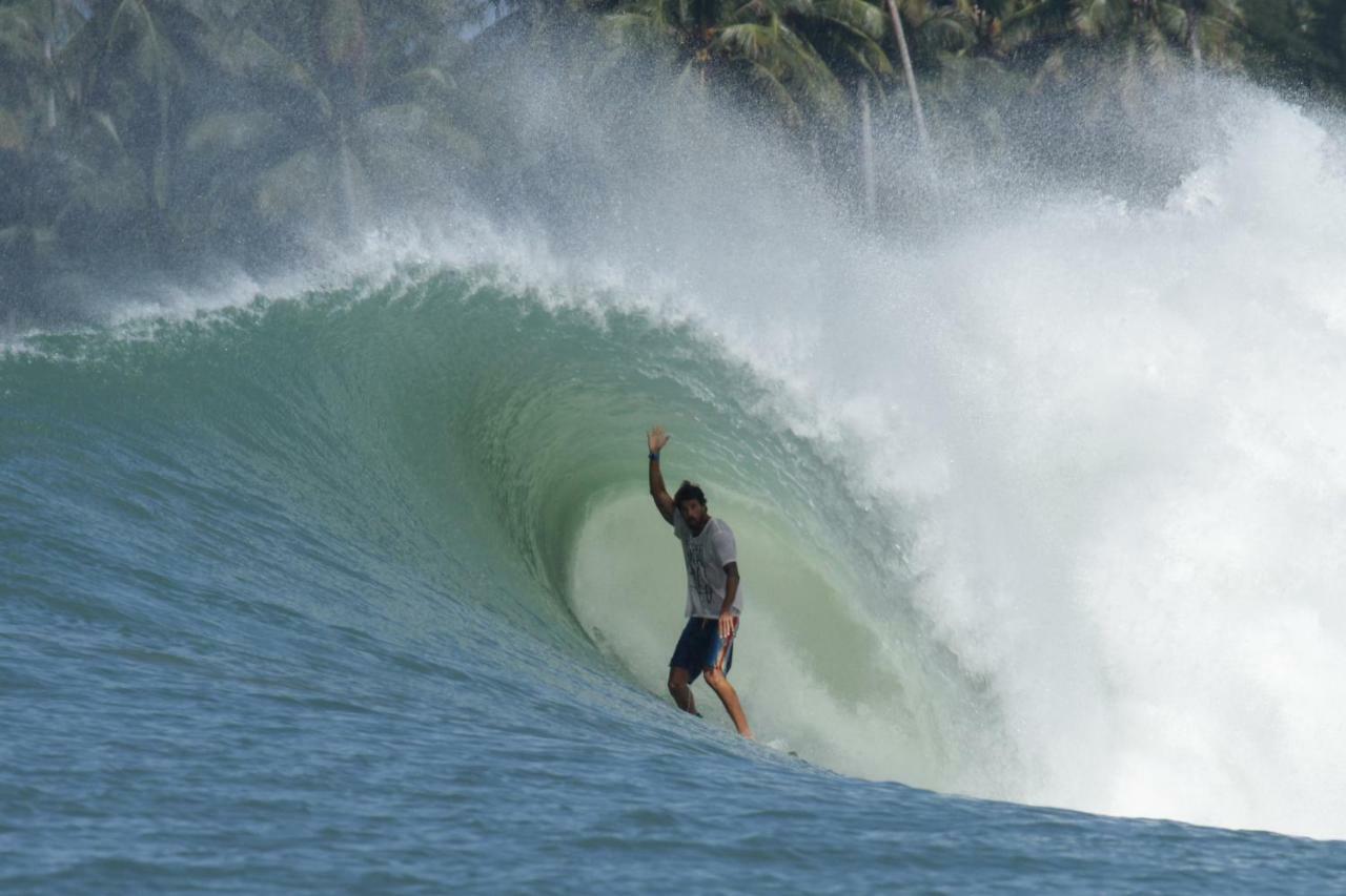 Oseda Nias Surf House Hotel Hilibotodane ภายนอก รูปภาพ