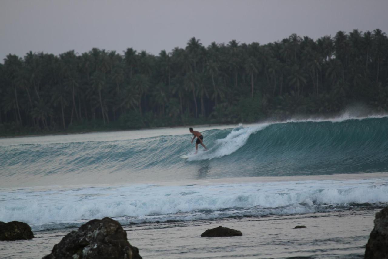 Oseda Nias Surf House Hotel Hilibotodane ภายนอก รูปภาพ